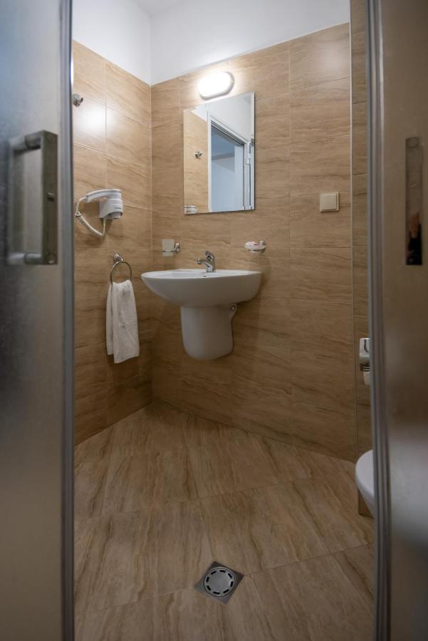 Ariana Hotel 希典 外观 照片